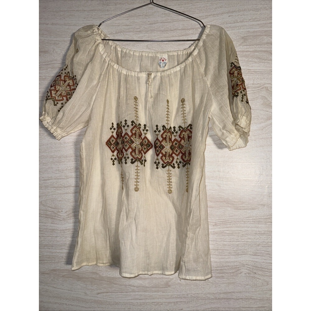 BETYK brand white peasant blouse featuring intricate boho-style embroidery Sz XL